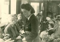 Frauen ersetzen die Männer auf der Straßenbahn, 1941