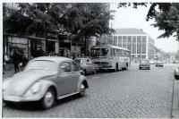 In den 60ern steht auch der Busverkehr in ständiger Konkurrenz zum eigenen Auto.
